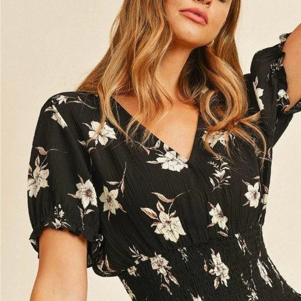 NWT Paper Crane Black and White Floral Blouse